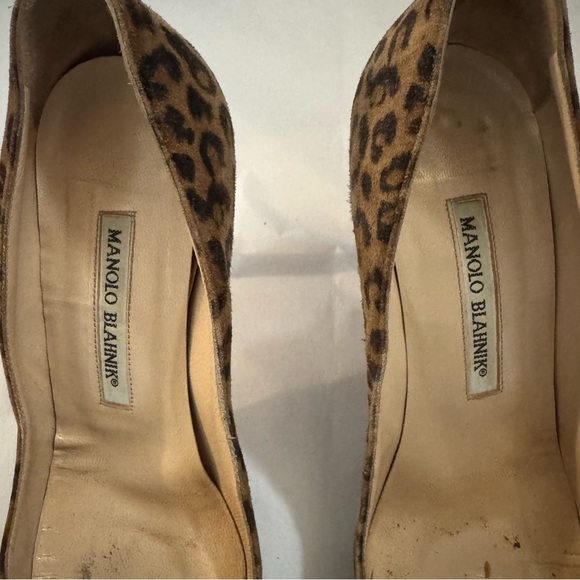 Manolo Blahnik Leopard print suede Bow heels - Picture 4 of 11